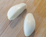 Foto del paso 1 de la receta: Habas con huevo poché