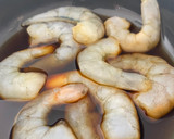 Foto del paso 2 de la receta: Timbal de Patata con Salsa de Aguacate, Langostinos al Ajillo y Champiñones en Dos Texturas 🦐