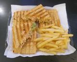 A picture of step 5 of Chicken and vegetables sandwiches mouth watering.