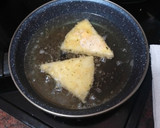 Foto del paso 3 de la receta: Ensalada de rúcula con queso frito, pera en almíbar y vinagreta de orégano
