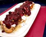 Foto del paso 6 de la receta: Montaditos de pollo con salsa de frutos rojos y queso de cabra