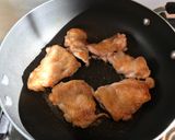 A picture of step 4 of Pan fry chicken with basil & spring onion sauce.