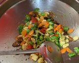 Foto langkah ke 2 dari resep Bihun goreng vegetarian.