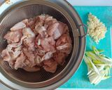 Foto langkah ke 2 dari resep Oseng paha ayam filet.