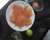 Foto del paso 1 de la receta Bombita de salmón, huevo y aguacate