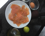 Foto del paso 1 de la receta: Bombita de salmón, huevo y aguacate