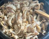 Une image de l'étape 2 de Orzo crémeux poulet / champignons / parmesan 🐓🍄🟫.