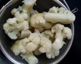 A picture of step 1 of "Gobhi Rezala".