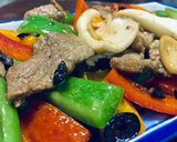 รูปขั้นตอนการทำที่ 2 ของ หมูหมึกผัดพริกหวาน