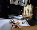 Foto langkah ke 2 dari resep Chewy ChocoChips Cookies.