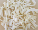 Foto del paso 1 de la receta: Empanadillas de calabacín y cebolla