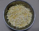 Hình bước làm 1 của món Chả Bắp Trứng