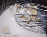 Foto langkah ke 3 dari resep Strawberry Cheesecake in Jar.