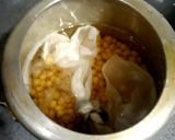 A picture of step 2 of Amritsari choley.