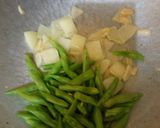 Foto langkah ke 3 dari resep Tumis Pelangi (Buncis, Wortel dan Jagung).