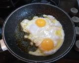 Foto del passaggio 2 della ricetta Uova Occhio di Bue con Bacon