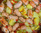 Foto del paso 4 de la receta: Salchichas con verduras en freidora de aire