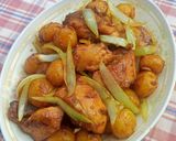 Foto langkah ke 5 dari resep Tumis Ayam dan kentang.