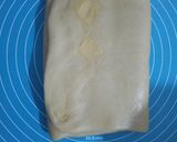 Foto langkah ke 5 dari resep Bolen Lilit Pisang.