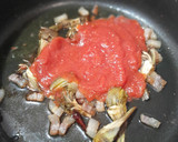 Foto del paso 3 de la receta: Espaguetis amatriciana con alcachofa y albahaca con parmesano