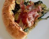 Foto del passaggio 2 della ricetta Pizza rustica zucchine,spinaci, mozzarella e bacon