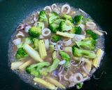 Foto langkah ke 8 dari resep Tumis Brokoli Cumi.