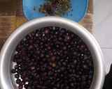A picture of step 1 of Pulpy black grape juice.