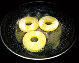 Foto del paso 2 de la receta: Piña caramelizada con miel