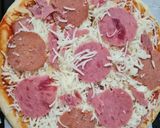 Foto langkah ke 4 dari resep Pizza Pepperoni.