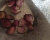 Hình bước làm 1 của món Nấm rơm kho trứng cút