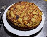 Foto del paso 10 de la receta: Tortilla de Papas con Cebolla 🥔🧅🥚🍳🧄🫓