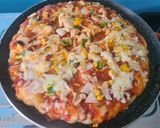 A picture of step 4 of Quick Pan pizza.