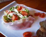 Foto del paso 5 de la receta: Cesto de jamón dulce con lechuga y frutos secos