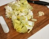 A picture of step 1 of Cheesy leek and spinach pasta.