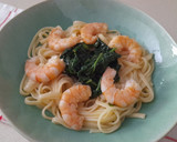 Foto del paso 5 de la receta: Espaguetis con gambas y espinacas