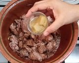 A picture of step 4 of Dahi Gosht(yoghurt Curry).