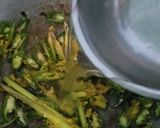 Foto langkah ke 5 dari resep Sayur ikan bawal nyomok kuning cabe ijo (ikan bawal di kuningin).