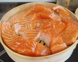 Foto del paso 2 de la receta: Salmón al vapor con sabor y verduras al horno