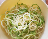 Foto del paso 1 de la receta: Camarones Scampi con fideos de calabacita