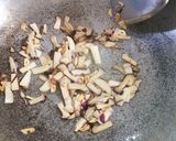 Gambar langkah 2 resipi King Oyster Mushroom, Putik Jagung & Bok Choy Tumis Sos Tiram.
