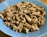 รูปขั้นตอนการทำที่ 3 ของ หมูผัดกระเทียมพริกไทย