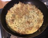 Une image de l'étape 7 de Omelette au riz, emmental et persil.