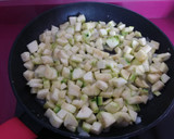 Foto del paso 1 de la receta: Huevos revueltos con calabacín