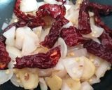 A picture of step 2 of Andhra Style Peanut Chutney.