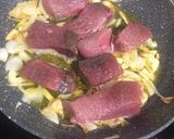 Foto del paso 3 de la receta: Bonito encebollado al vino