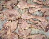 Foto del paso 4 de la receta Chuletillas de Lechal al Horno con Patatas Gajo