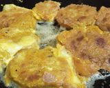 A picture of step 2 of Egg burger.