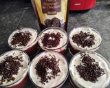 Foto del paso 10 de la receta: Postre frío e individual de chocolate con mermelada casera y chantilly
