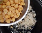 A picture of step 2 of Hummus.