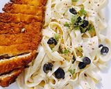 A picture of step 4 of Alfredo Fettuccine Pasta with crispy chicken topping.